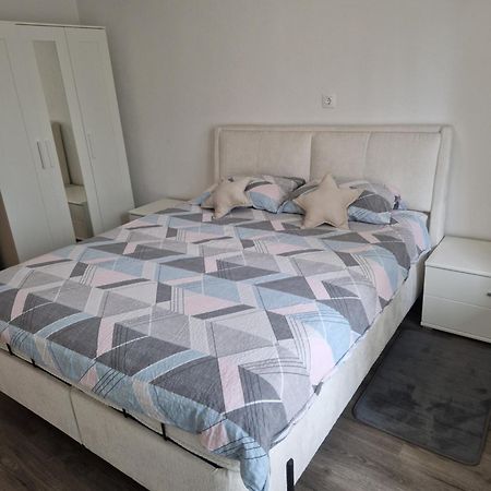 Apartma-Sobe Lejla Vipava Exterior foto