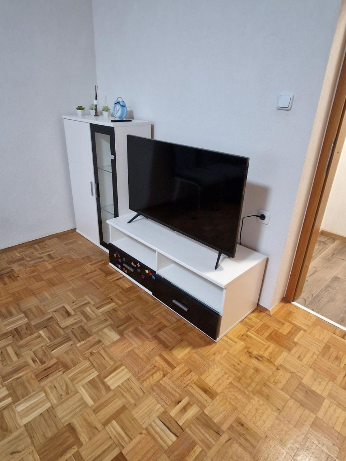 Apartma-Sobe Lejla Vipava Exterior foto