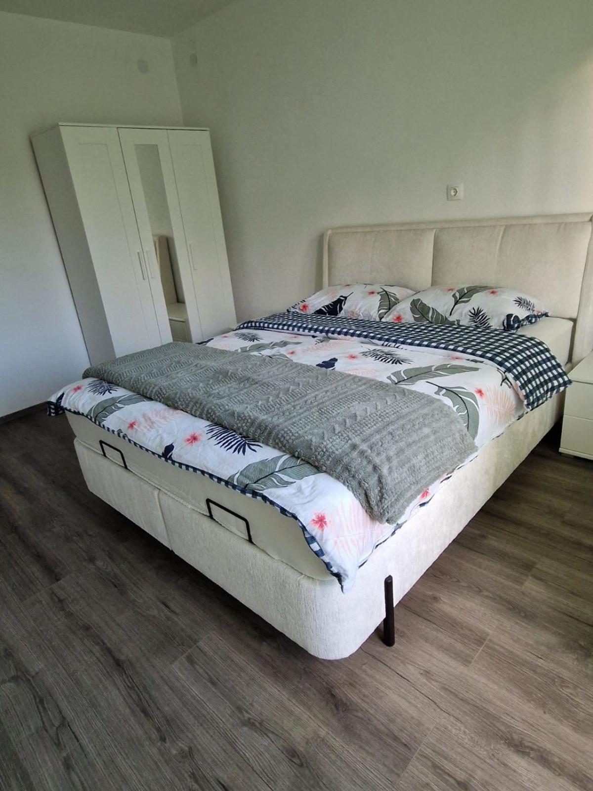 Apartma-Sobe Lejla Vipava Exterior foto