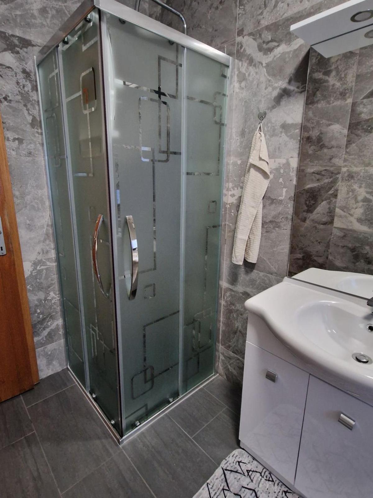 Apartma-Sobe Lejla Vipava Exterior foto
