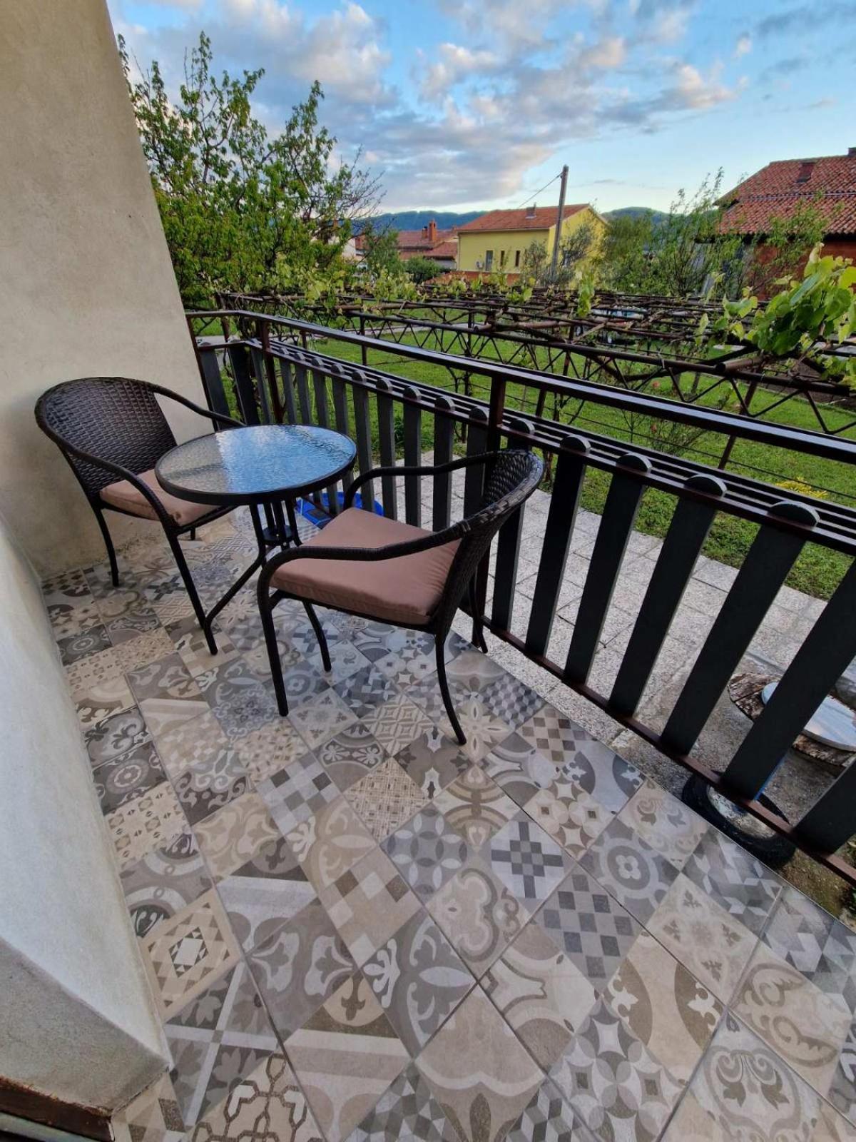 Apartma-Sobe Lejla Vipava Exterior foto