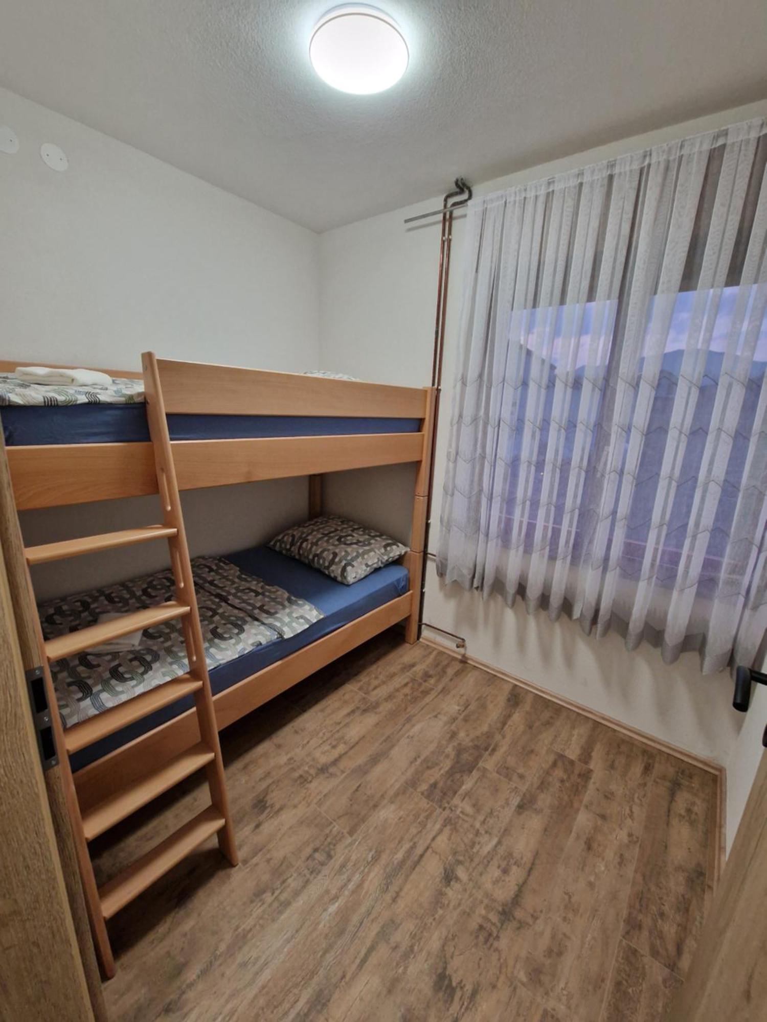 Apartma-Sobe Lejla Vipava Exterior foto
