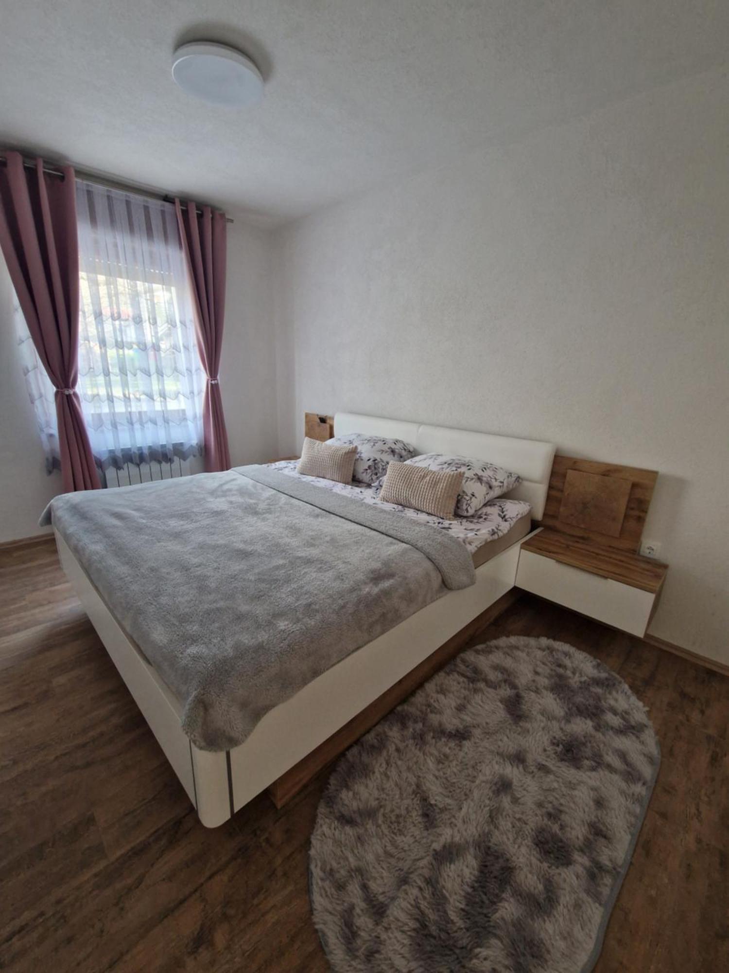 Apartma-Sobe Lejla Vipava Exterior foto