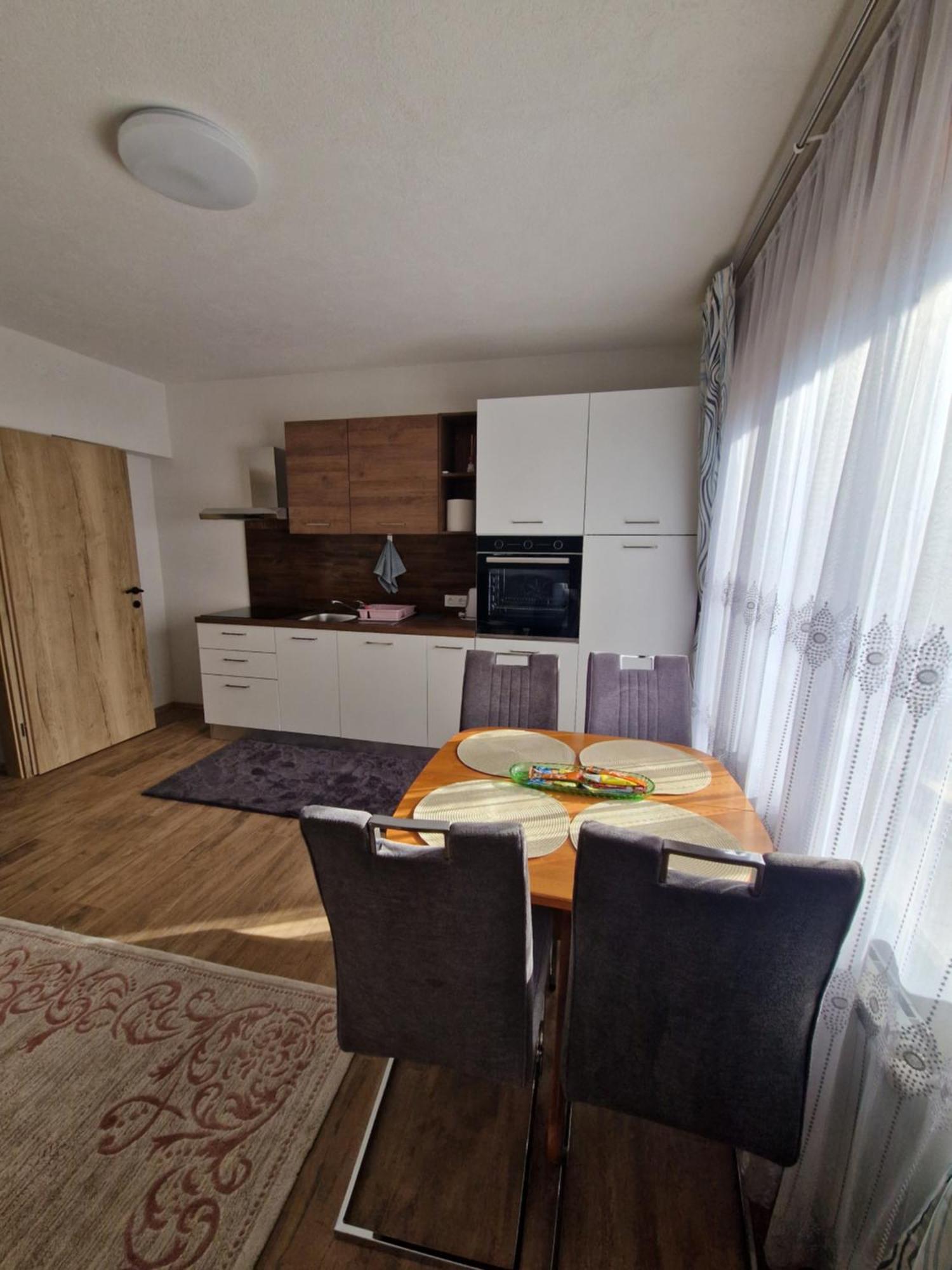 Apartma-Sobe Lejla Vipava Exterior foto